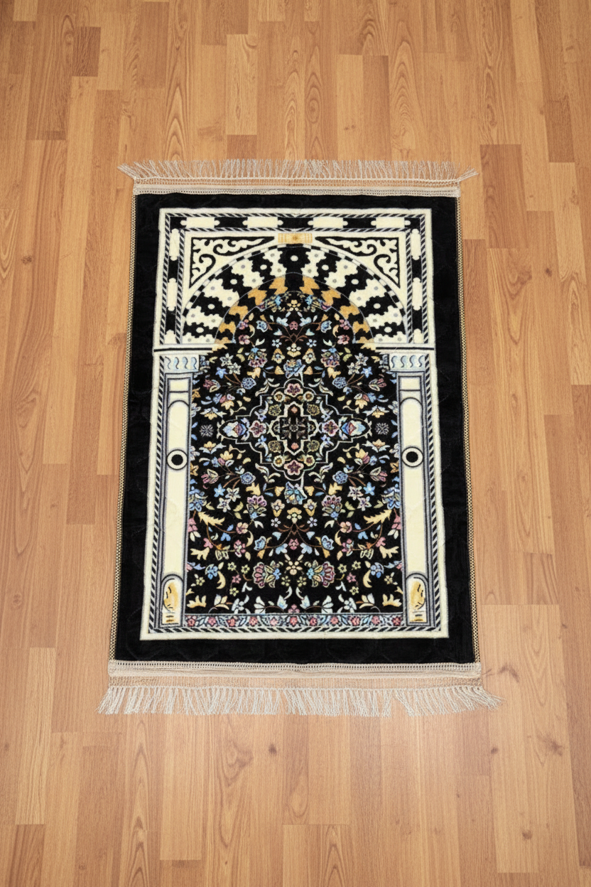 Alfombra negra con suelo de madera